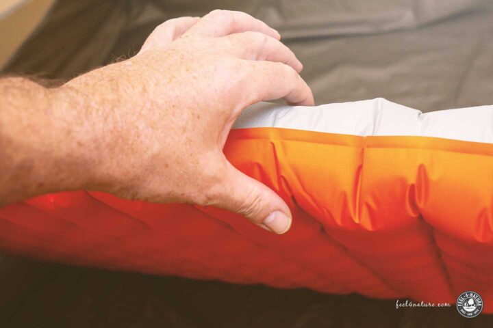 Hand zeigt Durchmesser der Nemo Tensor All Season.