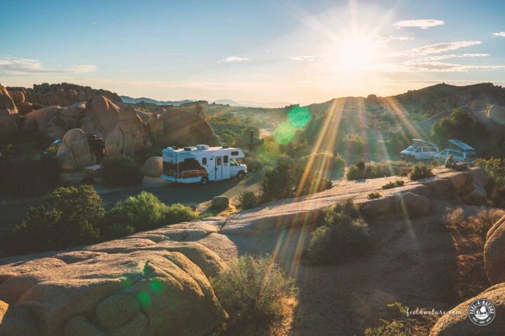 C25 Camper auf Campingplatz in den USA.